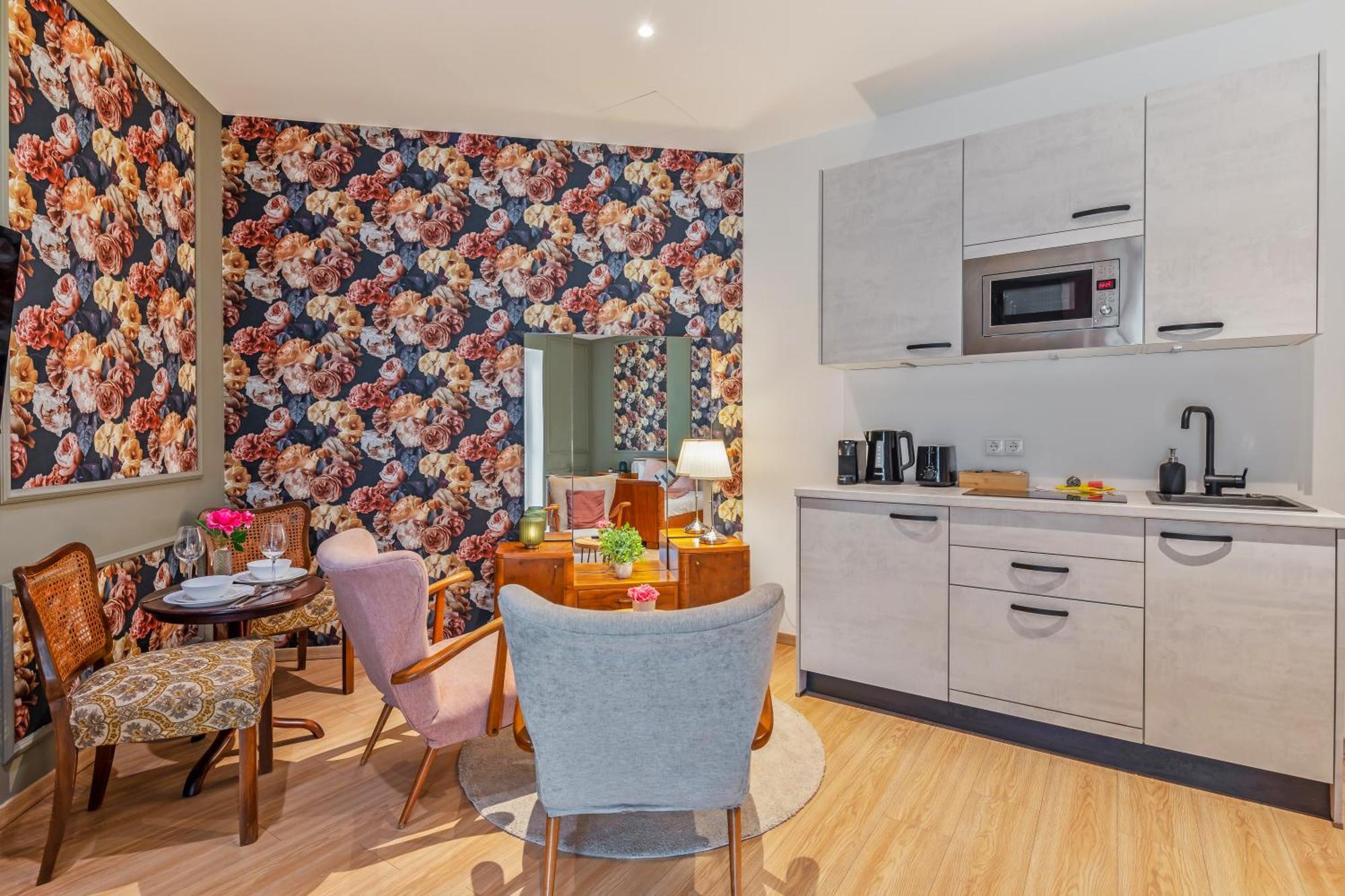 Vibestudio Vintage Flower - Central - New - Ac Wien